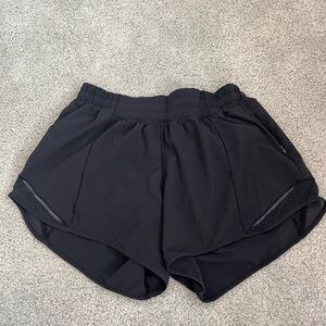 Lululemon Hotty Hot Low-Rise Lined Short 4” Black Size 6